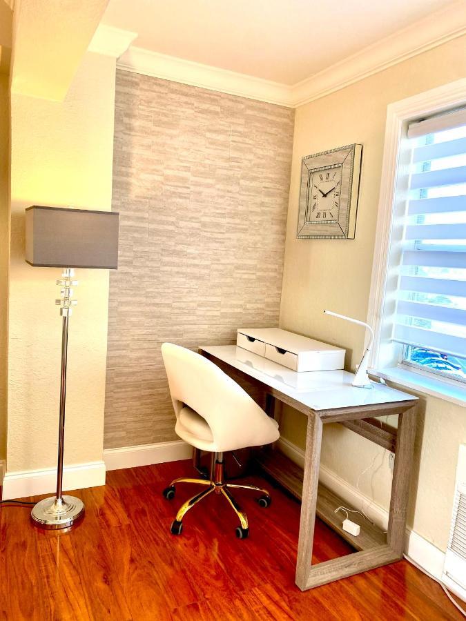 Deluxe Waterfront One Bedroom Apartment With Miami Skyline View, Free Parking 5 Mins Drive To Майами-Бич Экстерьер фото