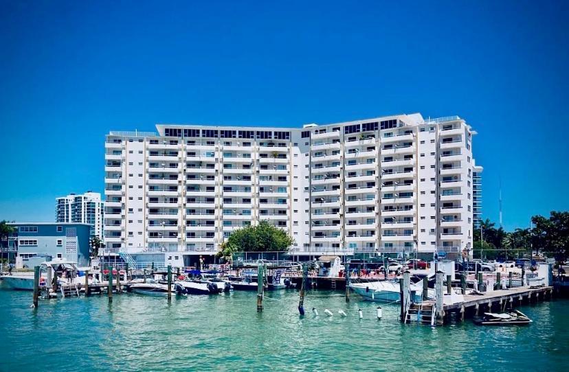 Deluxe Waterfront One Bedroom Apartment With Miami Skyline View, Free Parking 5 Mins Drive To Майами-Бич Экстерьер фото